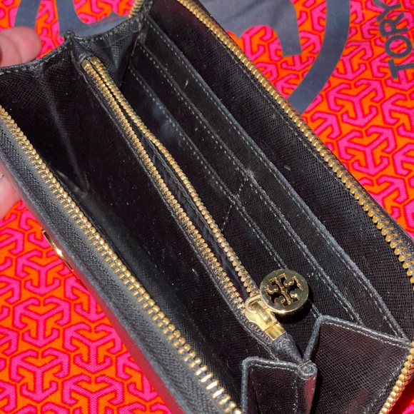 Black Tory Burch zip wallet - Picture 3 of 7